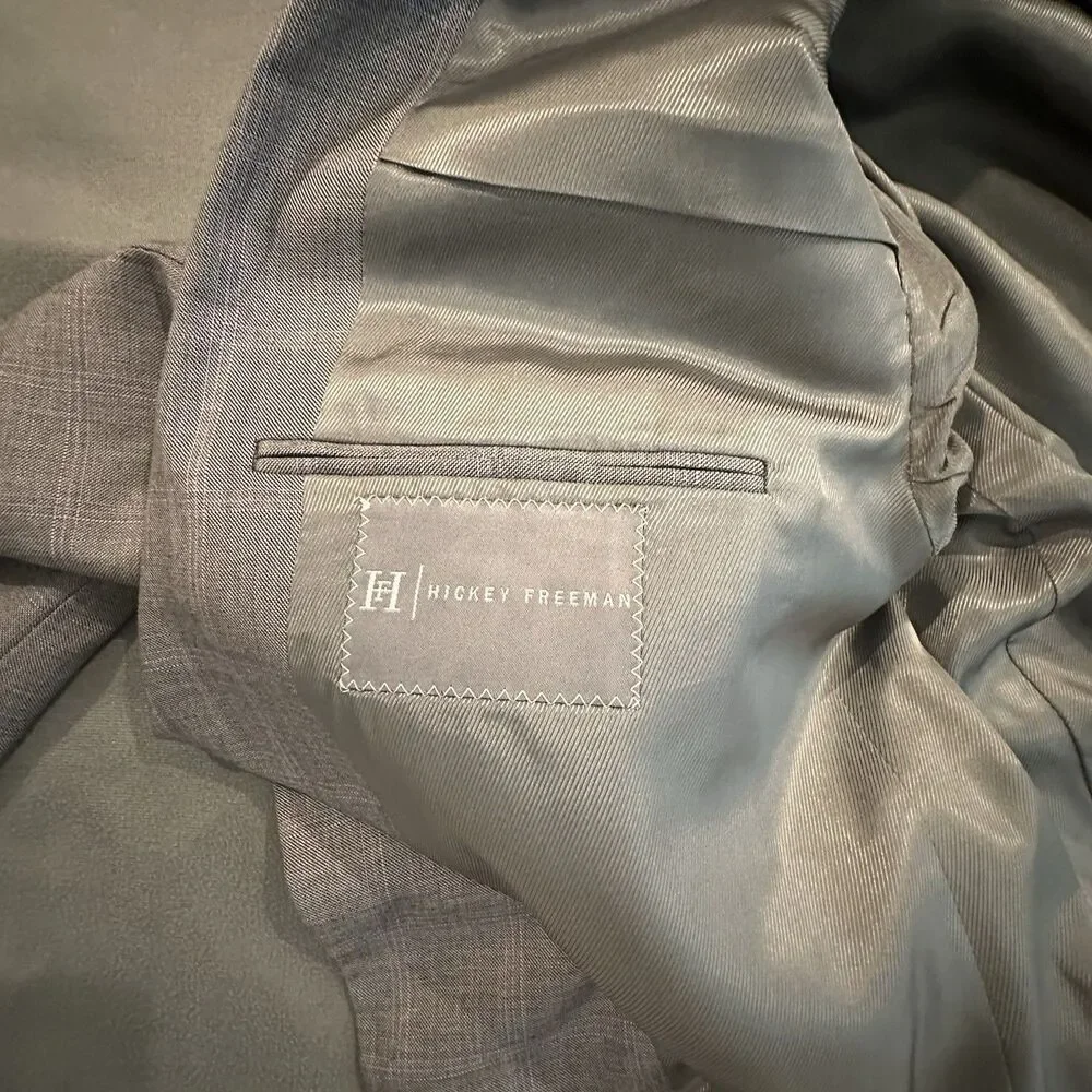 Hickey Freeman 2 Piece Suit Men’s 48L Wool Silk Pleated Pants 38x31 Made in USA